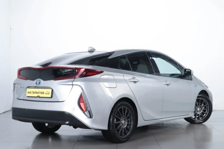 Toyota Prius PHV 6 из 6