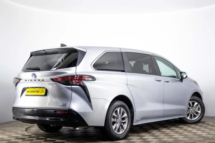 Toyota Sienna 6 из 6