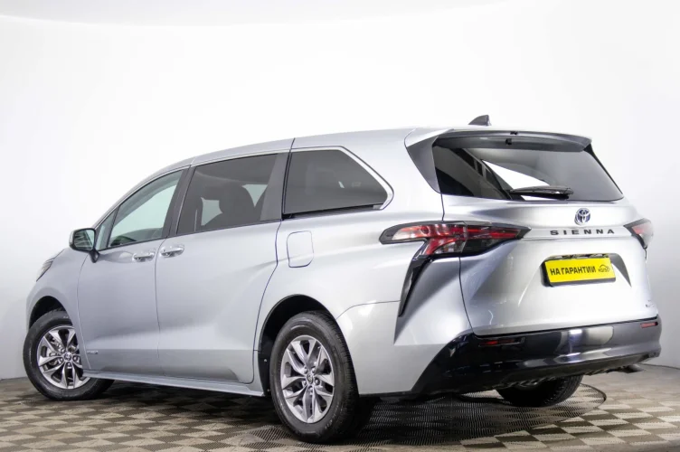 Toyota Sienna 4 из 6