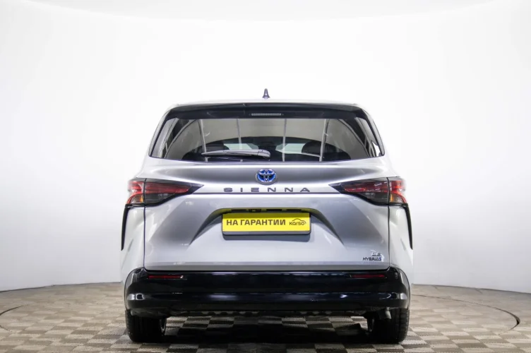 Toyota Sienna 5 из 6
