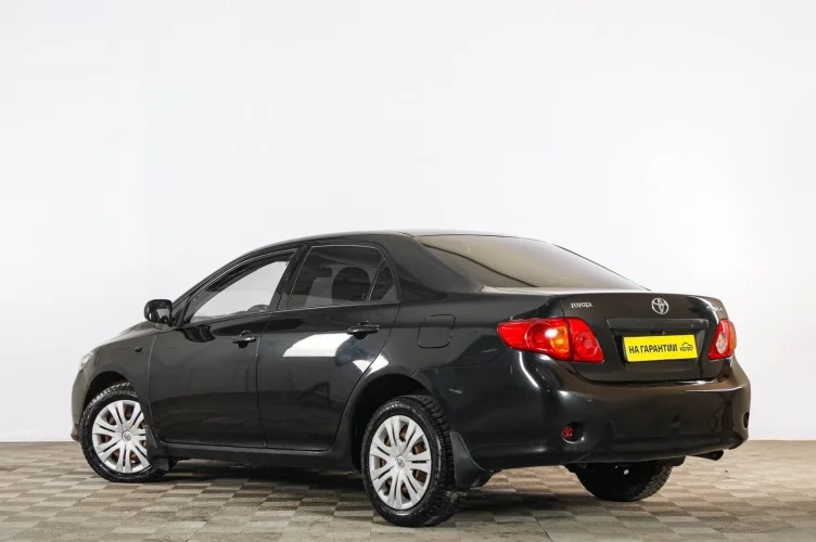 Toyota Corolla 4 из 6