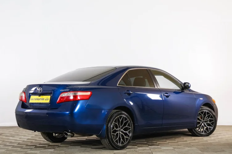 Toyota Camry 6 из 6