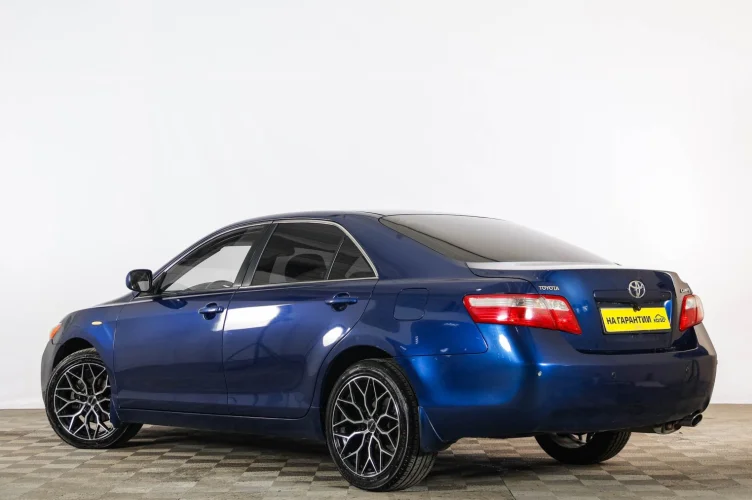 Toyota Camry 4 из 6