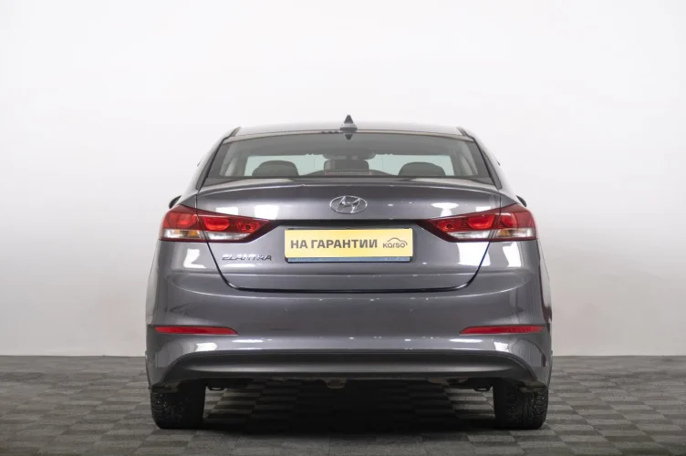 Hyundai Elantra 4 из 6