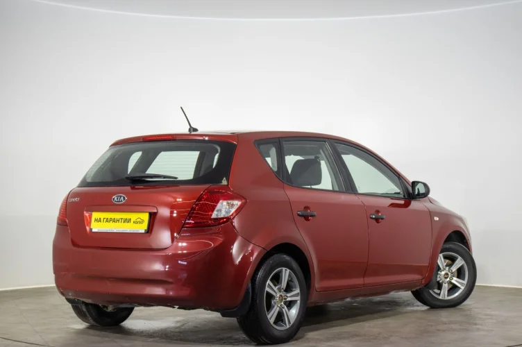 KIA cee'd 4 из 6