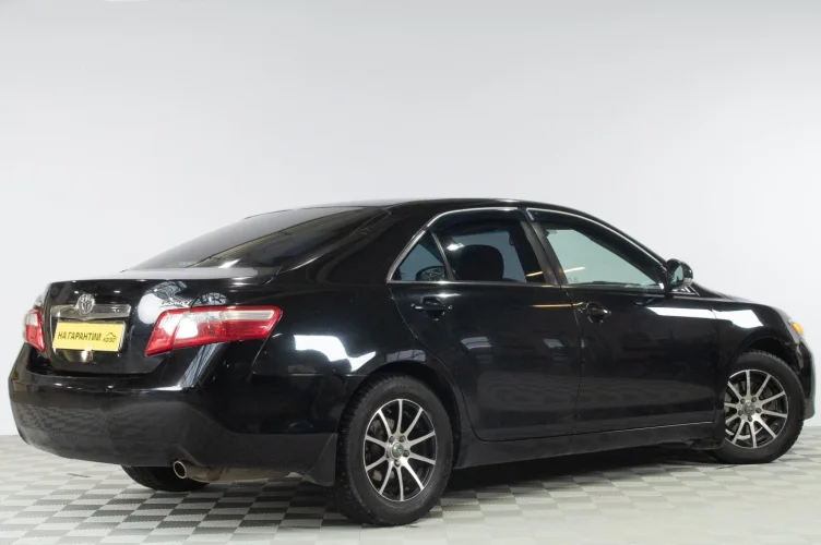 Toyota Camry 6 из 6