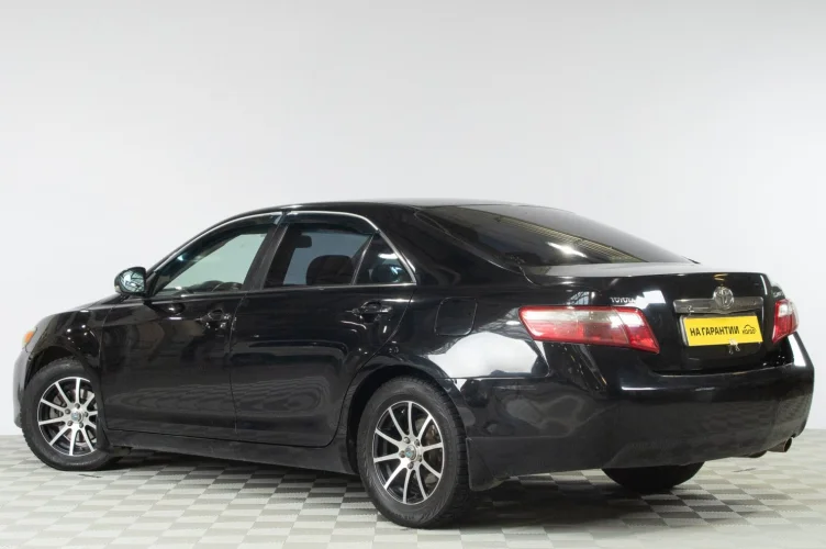Toyota Camry 4 из 6