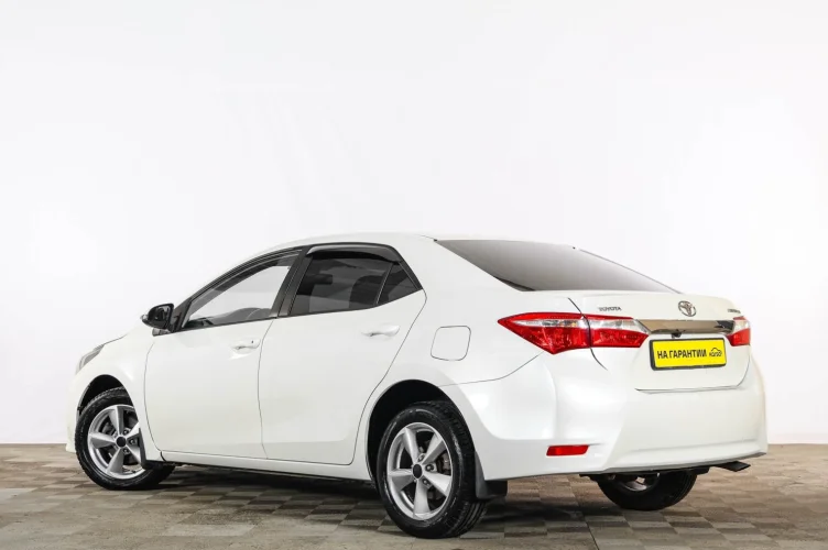 Toyota Corolla 4 из 6