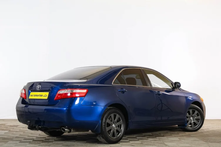 Toyota Camry 6 из 6