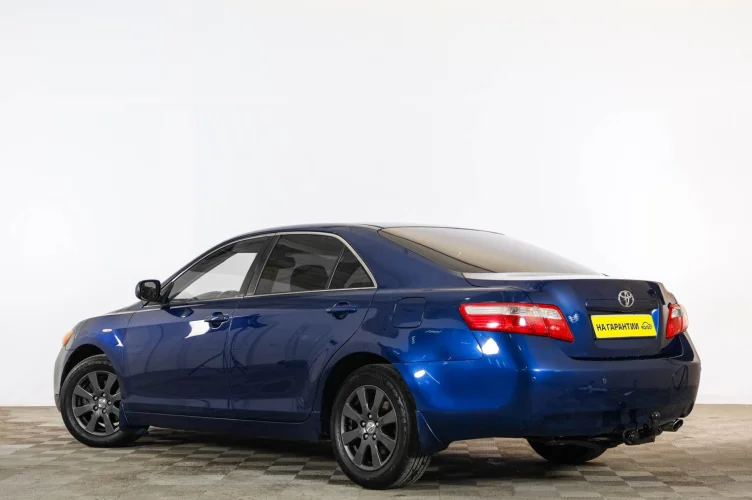 Toyota Camry 4 из 6