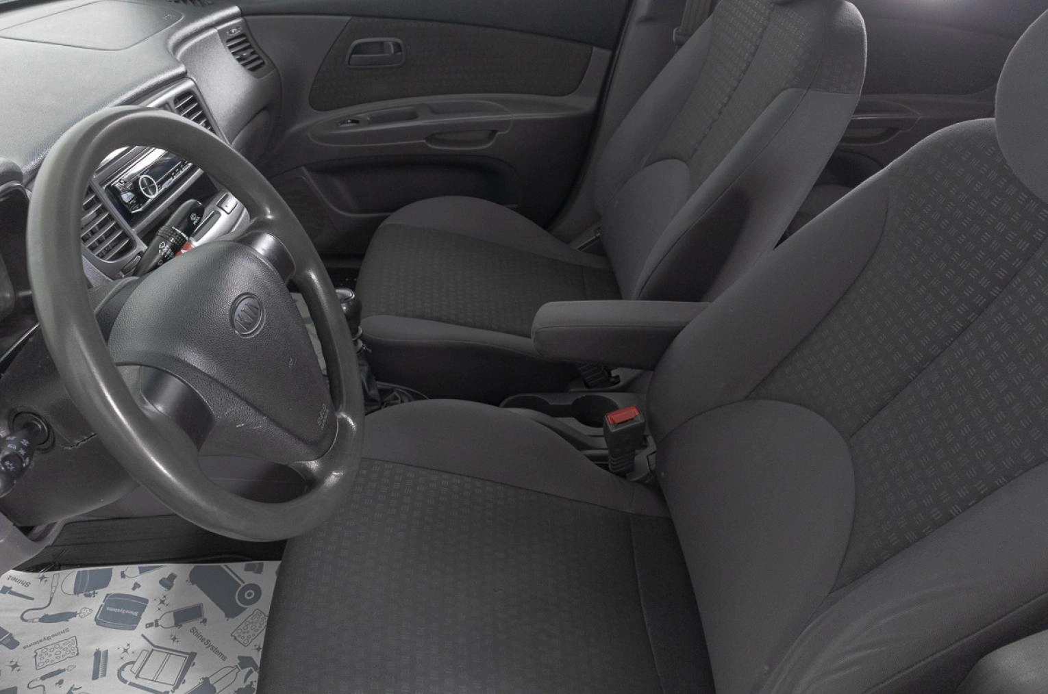 KIA Rio 15 из 18