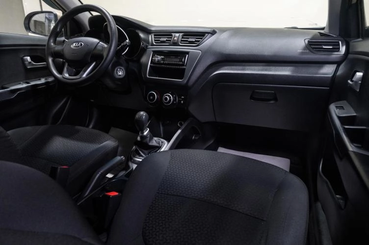 KIA Rio 14 из 19