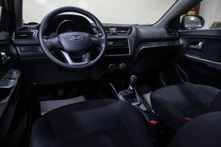 KIA Rio 8 из 19