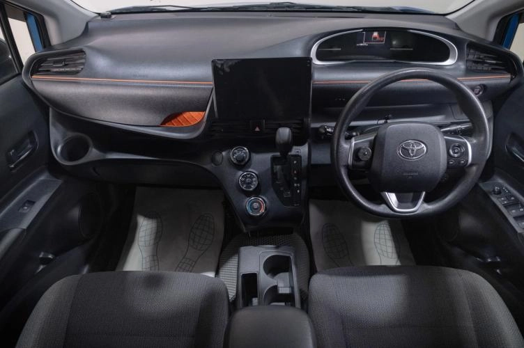 Toyota Sienta 11 из 18
