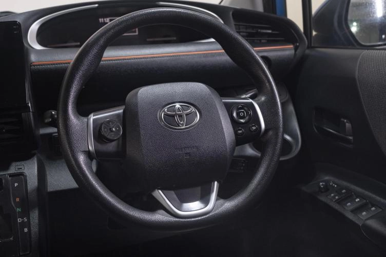 Toyota Sienta 12 из 18