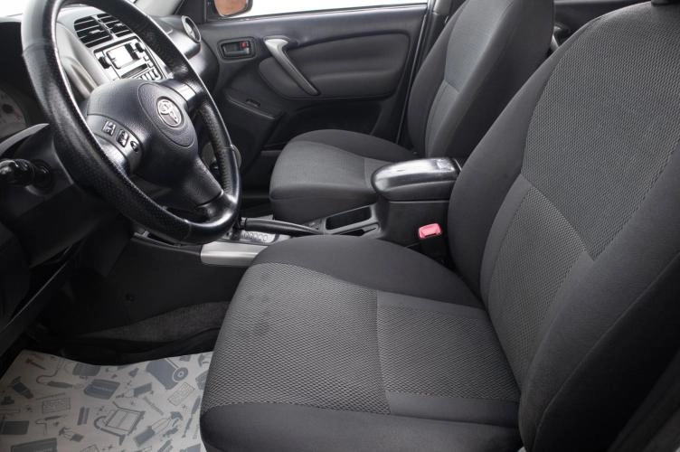 Toyota RAV4 8 из 21