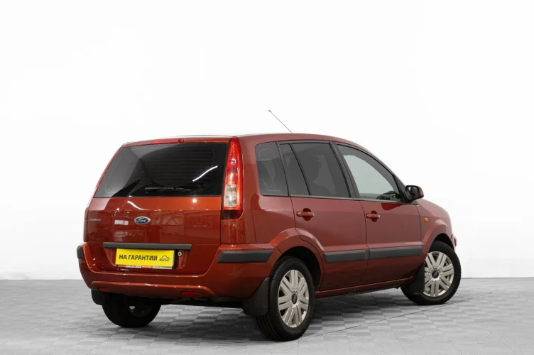 Ford Fusion 4 из 6