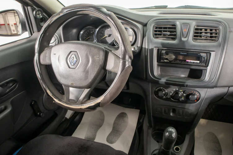 Renault Logan 10 из 17