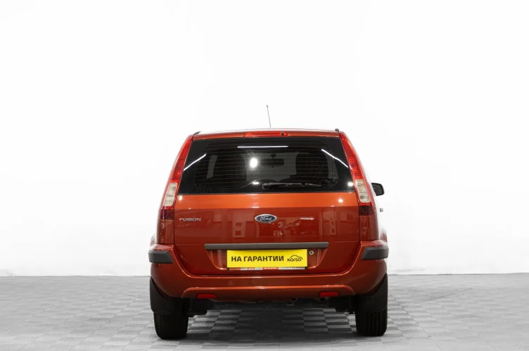 Ford Fusion 5 из 6