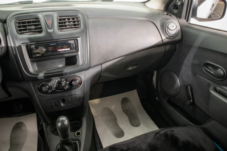 Renault Logan 14 из 17