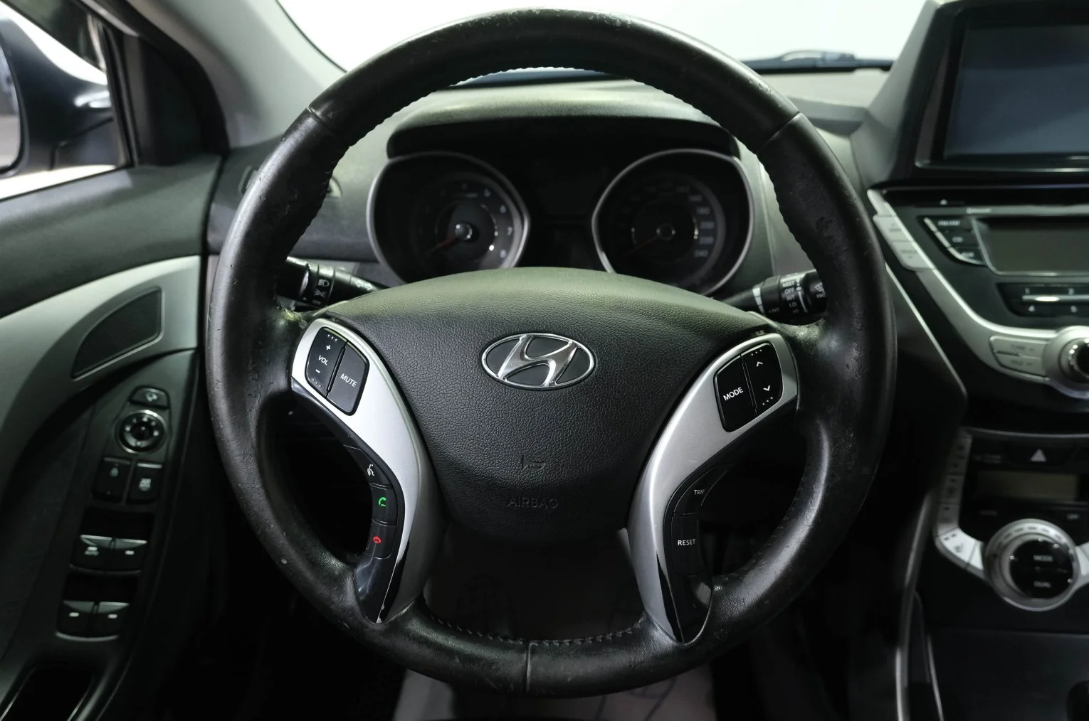 Hyundai Avante 16 из 26