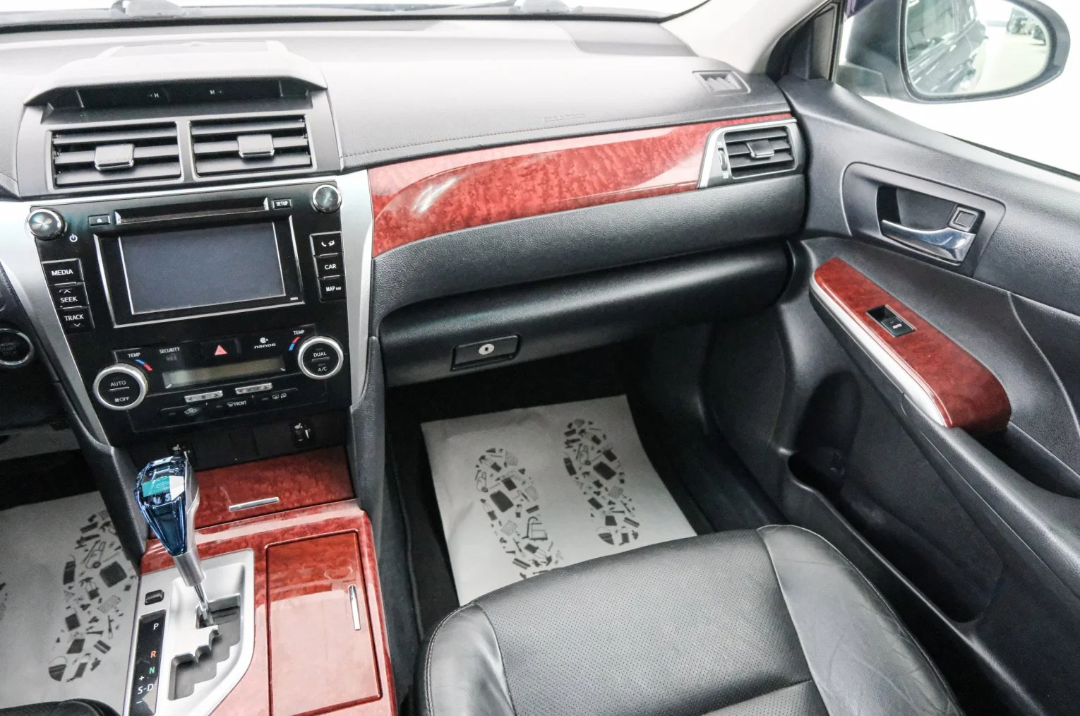 Toyota Camry 11 из 22