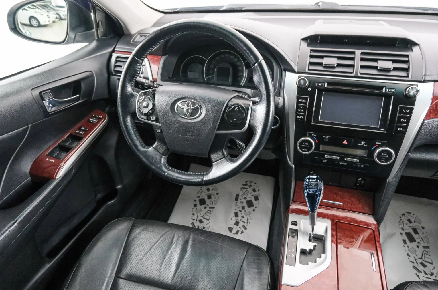 Toyota Camry 9 из 22