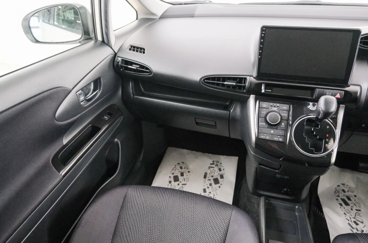 Toyota Wish 11 из 22