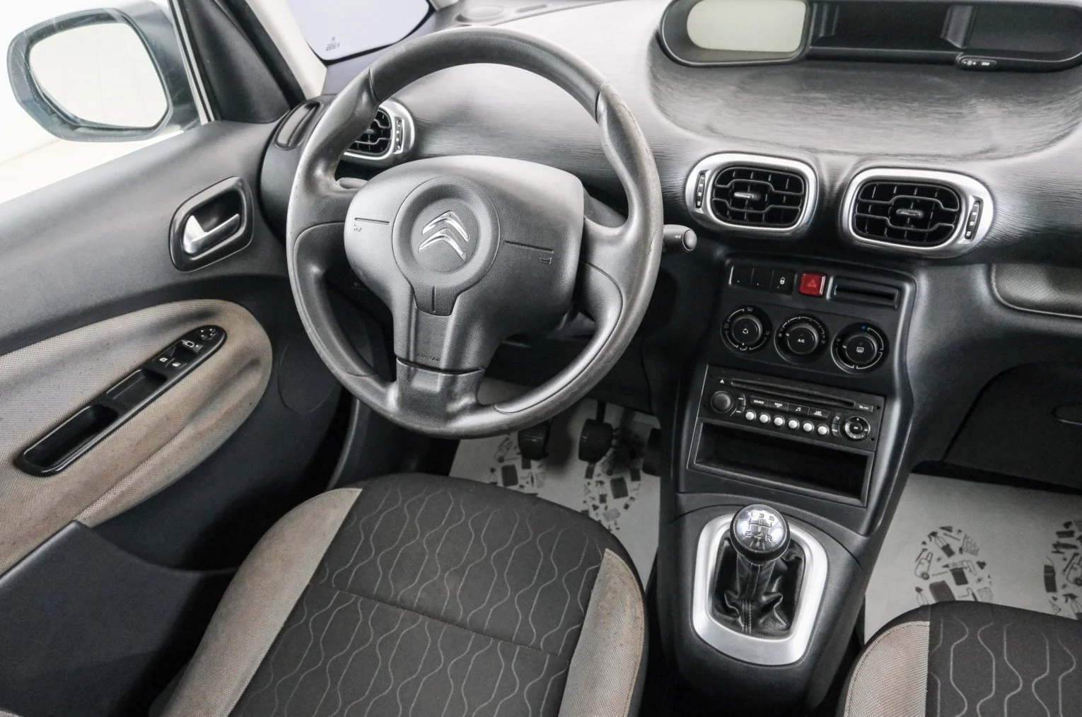 Citroen C3 Picasso 9 из 19