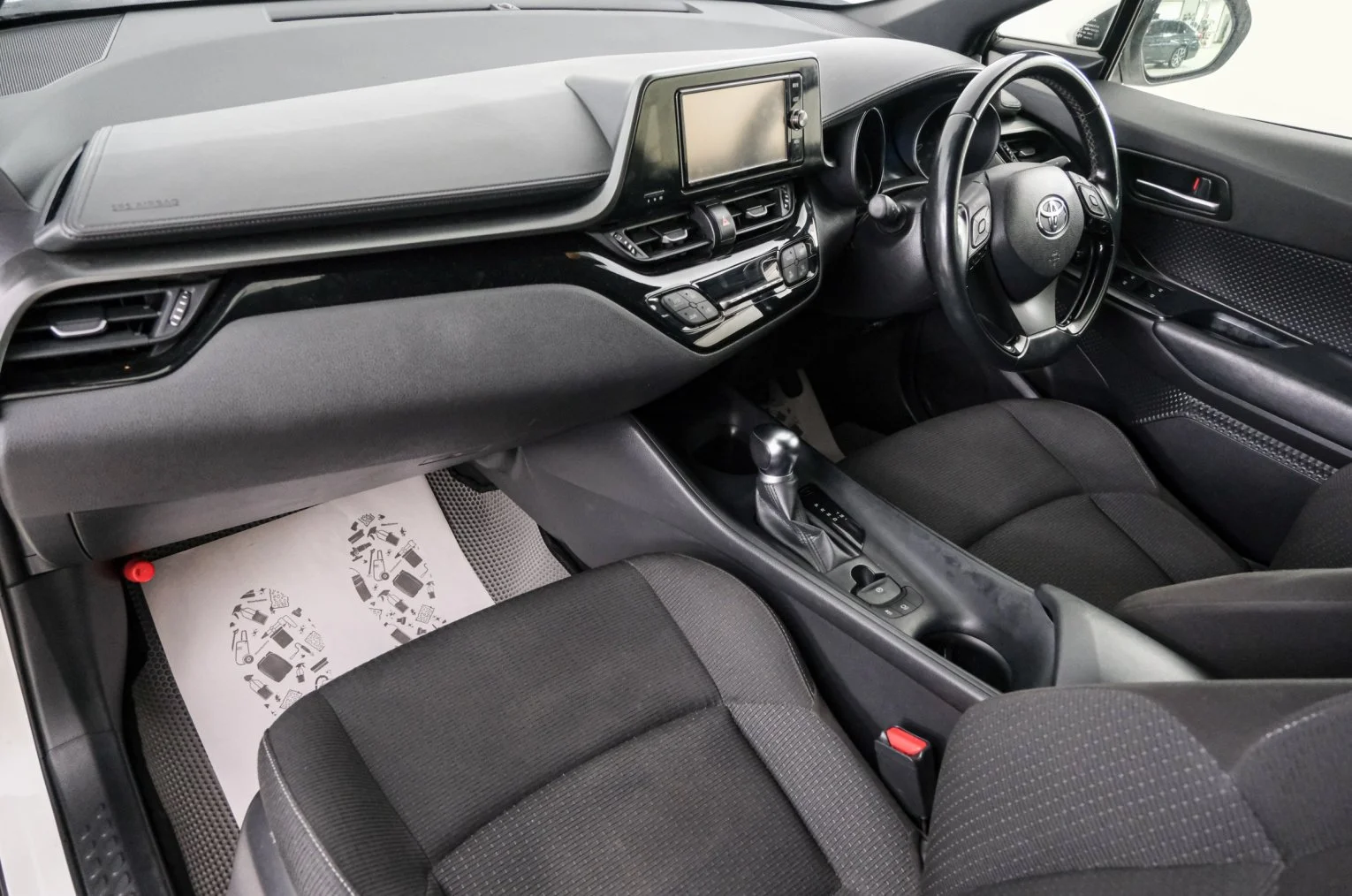Toyota C-HR 12 из 21