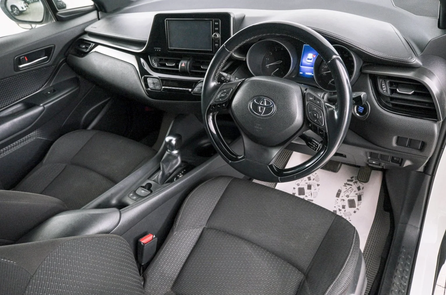 Toyota C-HR 8 из 21