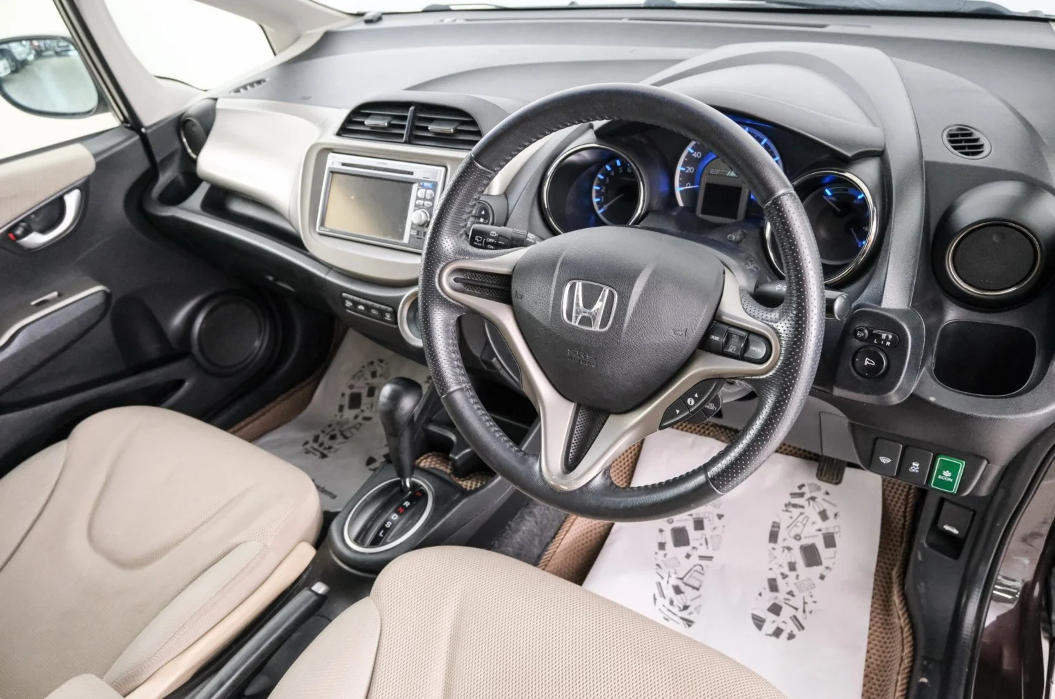 Honda Fit 8 из 21
