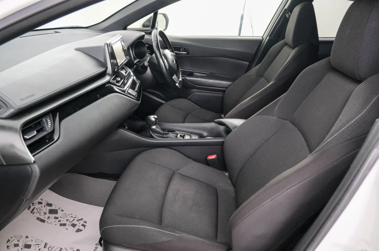 Toyota C-HR 13 из 21