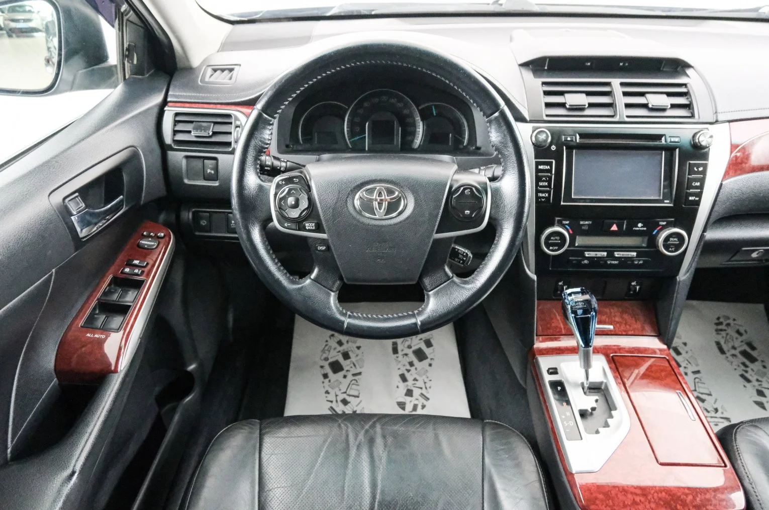 Toyota Camry 14 из 22