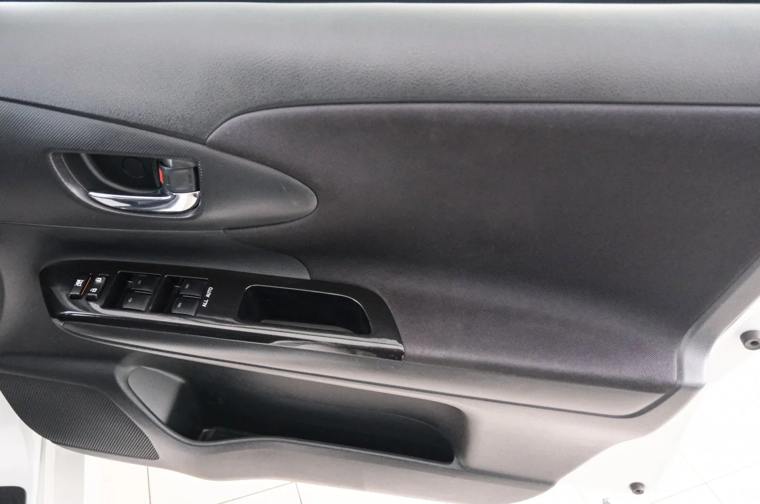 Toyota Wish 19 из 22