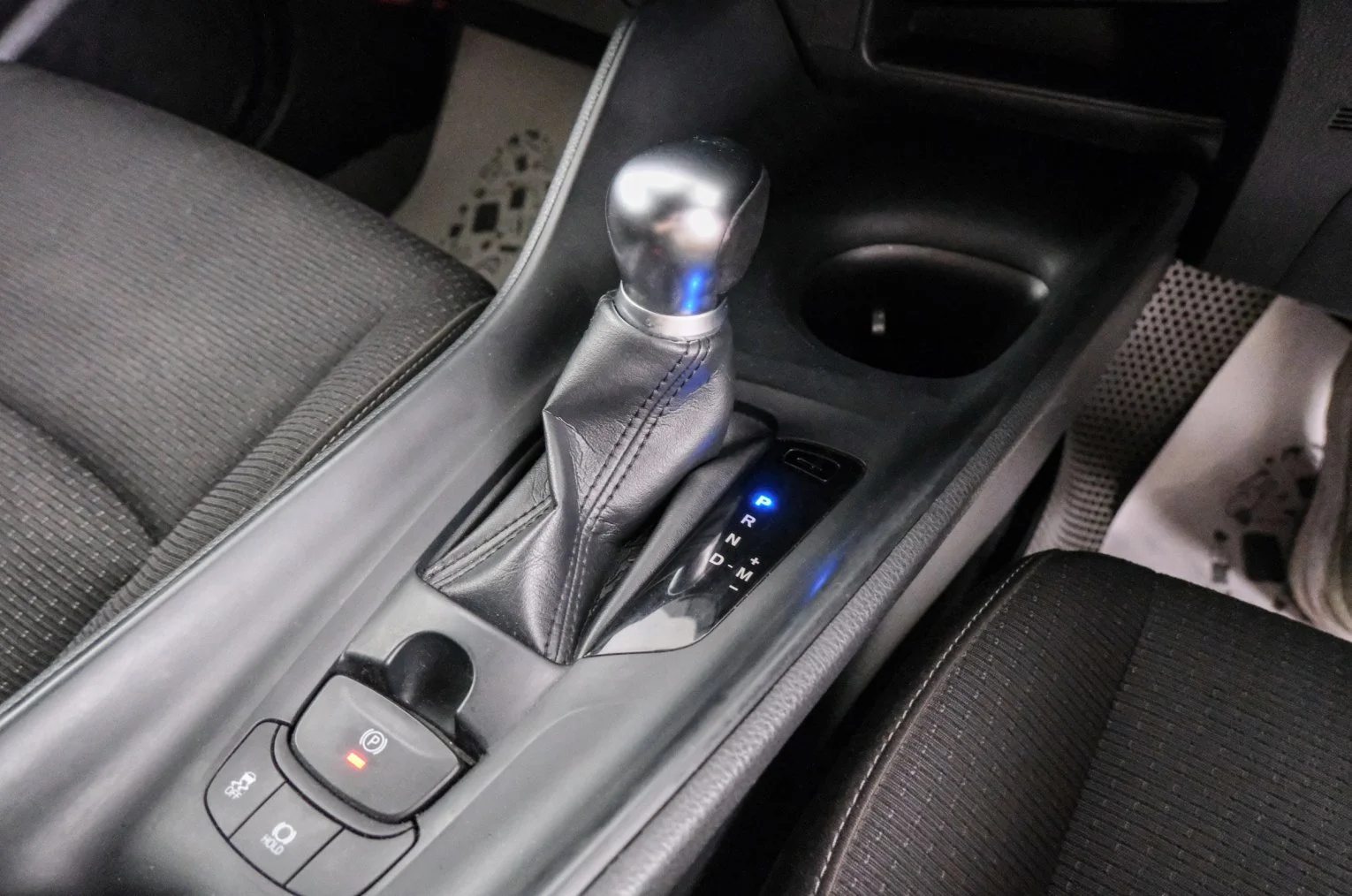 Toyota C-HR 16 из 21