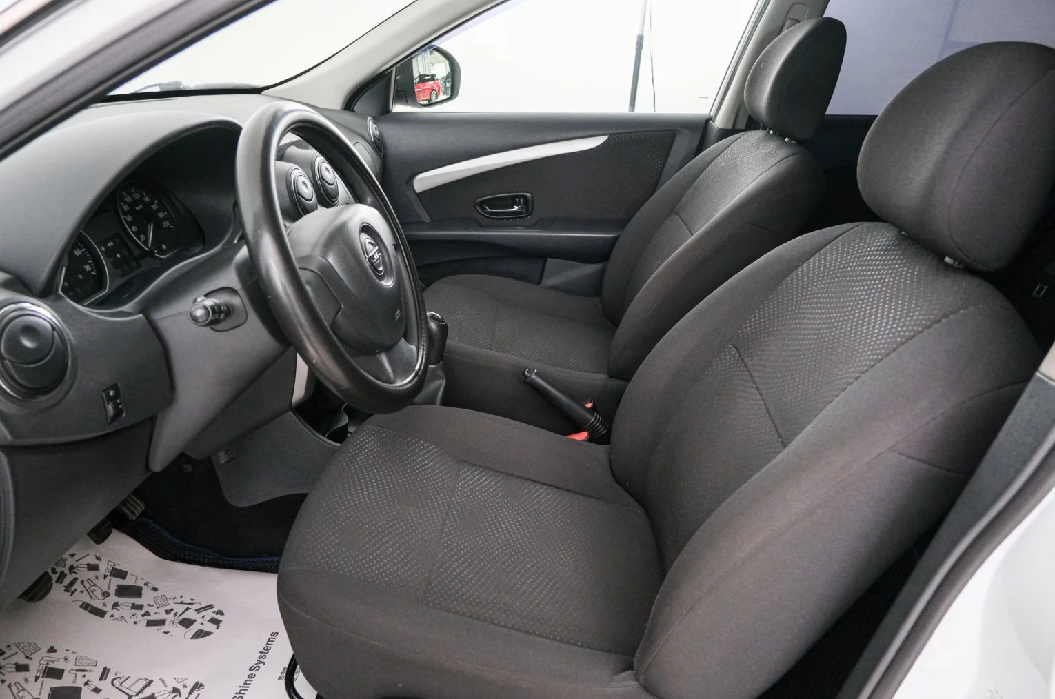 Nissan Almera 7 из 20