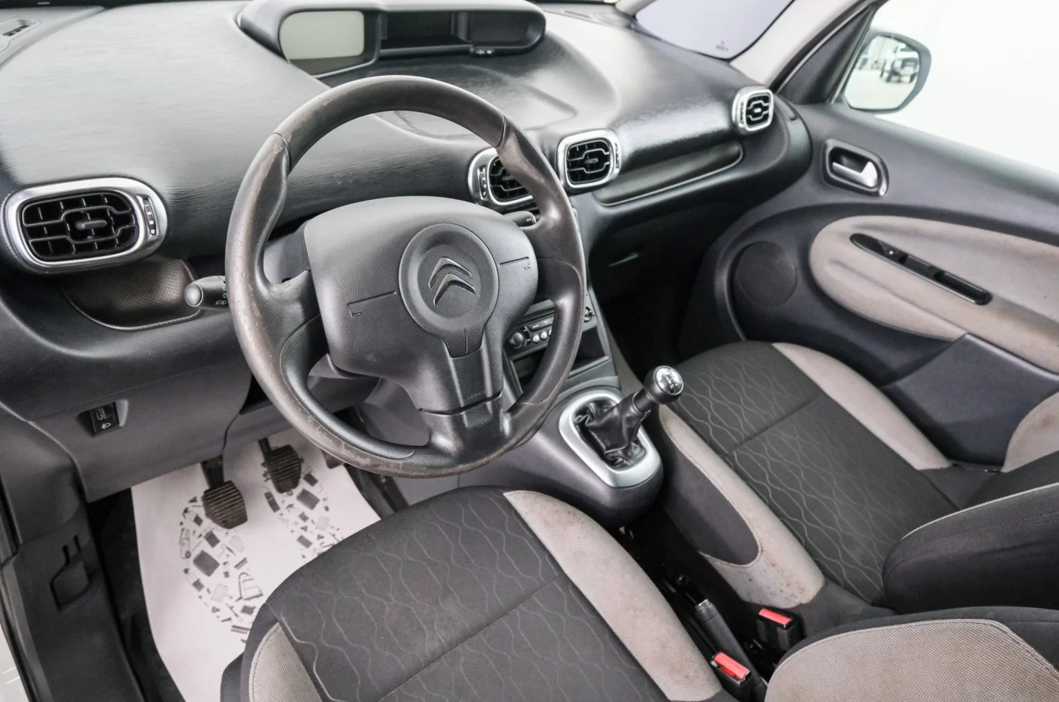 Citroen C3 Picasso 8 из 19