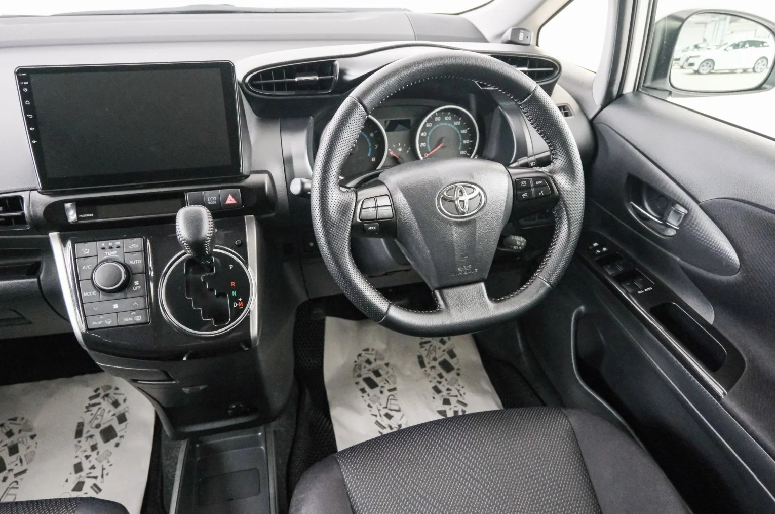 Toyota Wish 9 из 22