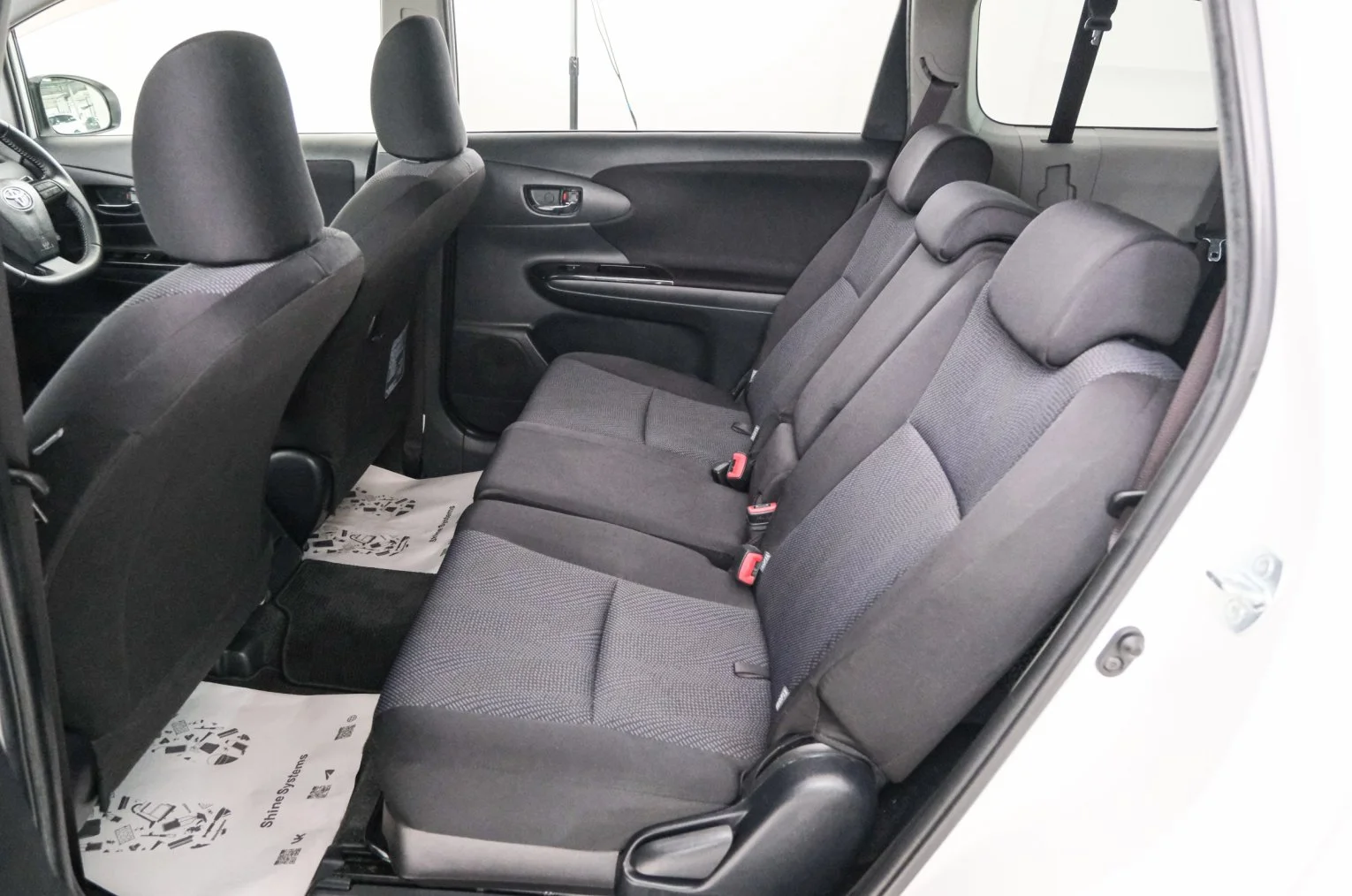 Toyota Wish 21 из 22