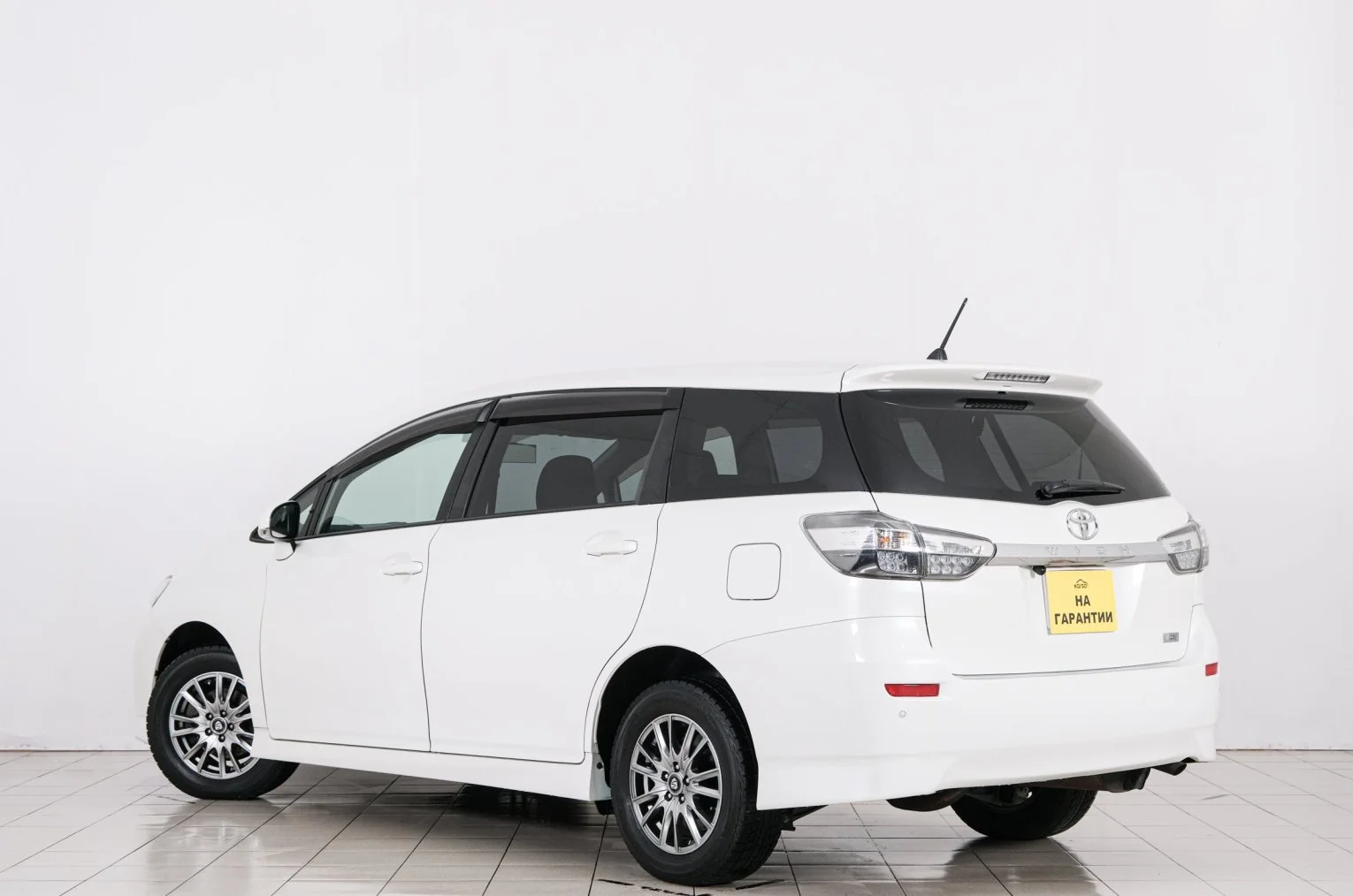 Toyota Wish 4 из 6