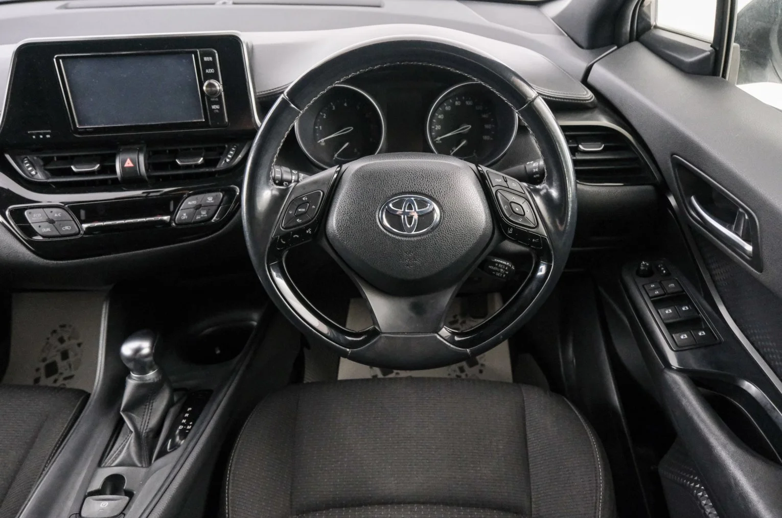 Toyota C-HR 14 из 21