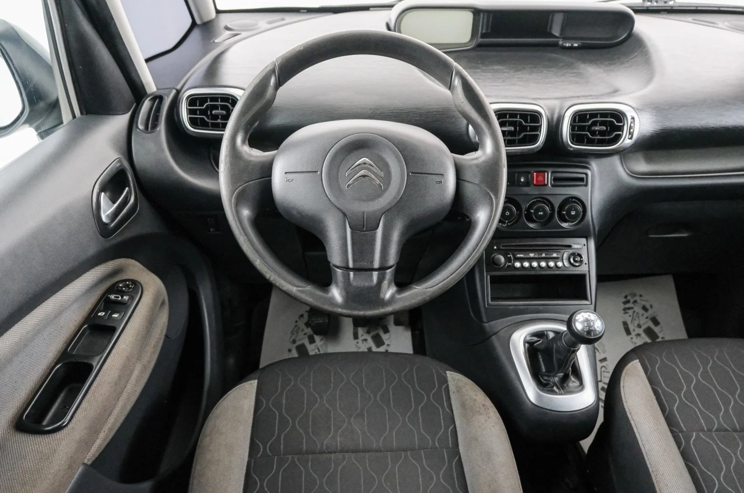 Citroen C3 Picasso 14 из 19