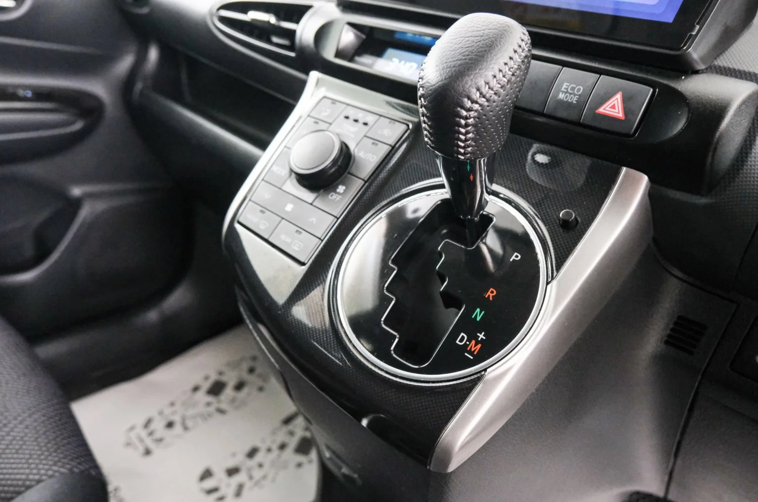 Toyota Wish 16 из 22