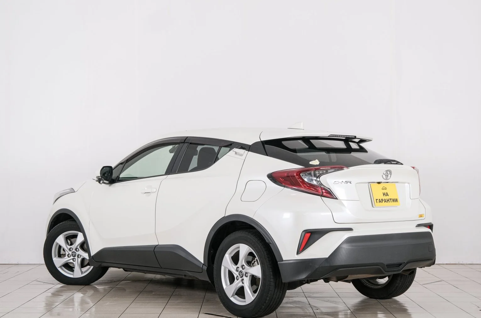 Toyota C-HR 4 из 21