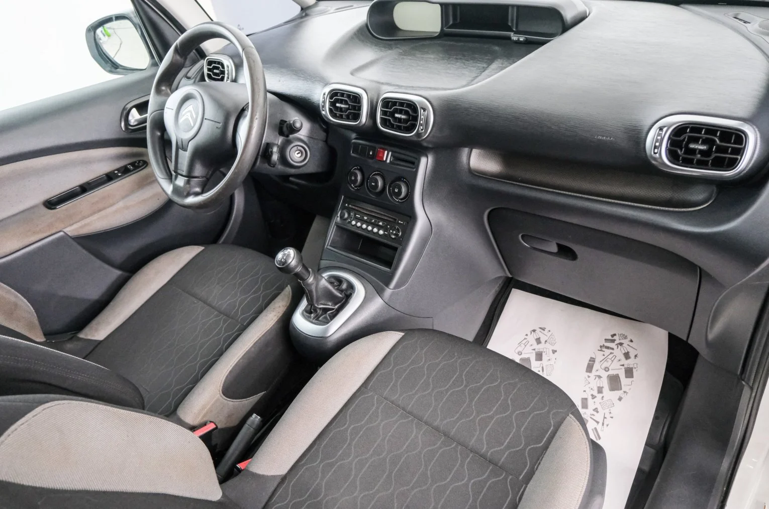 Citroen C3 Picasso 12 из 19