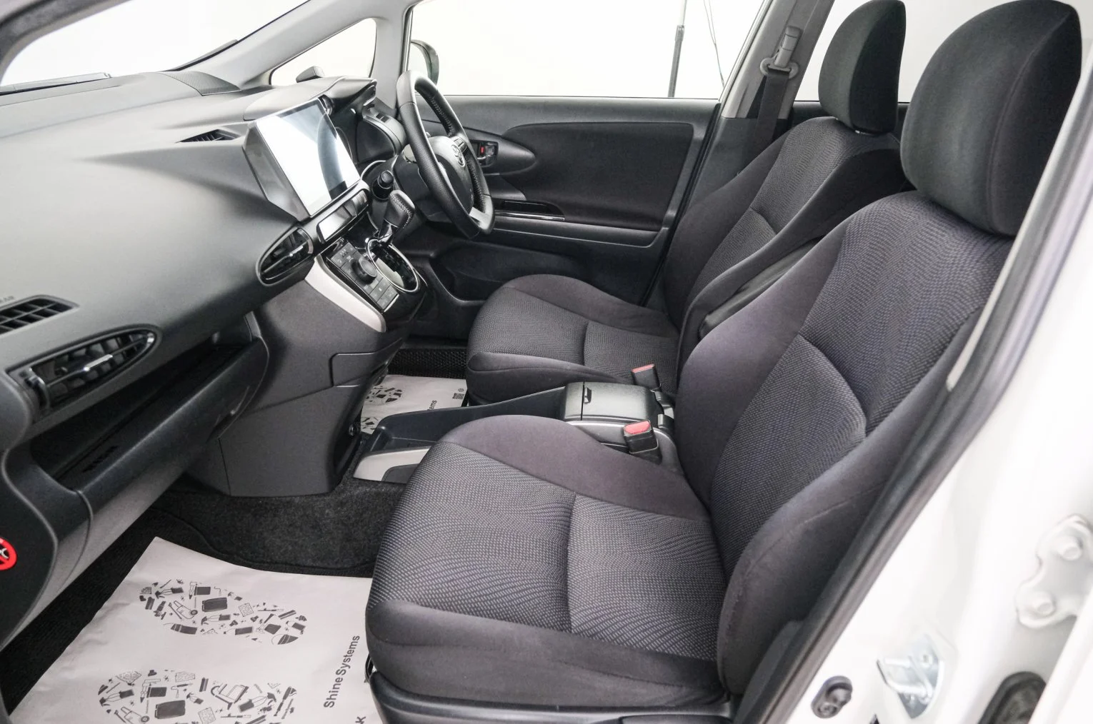 Toyota Wish 13 из 22