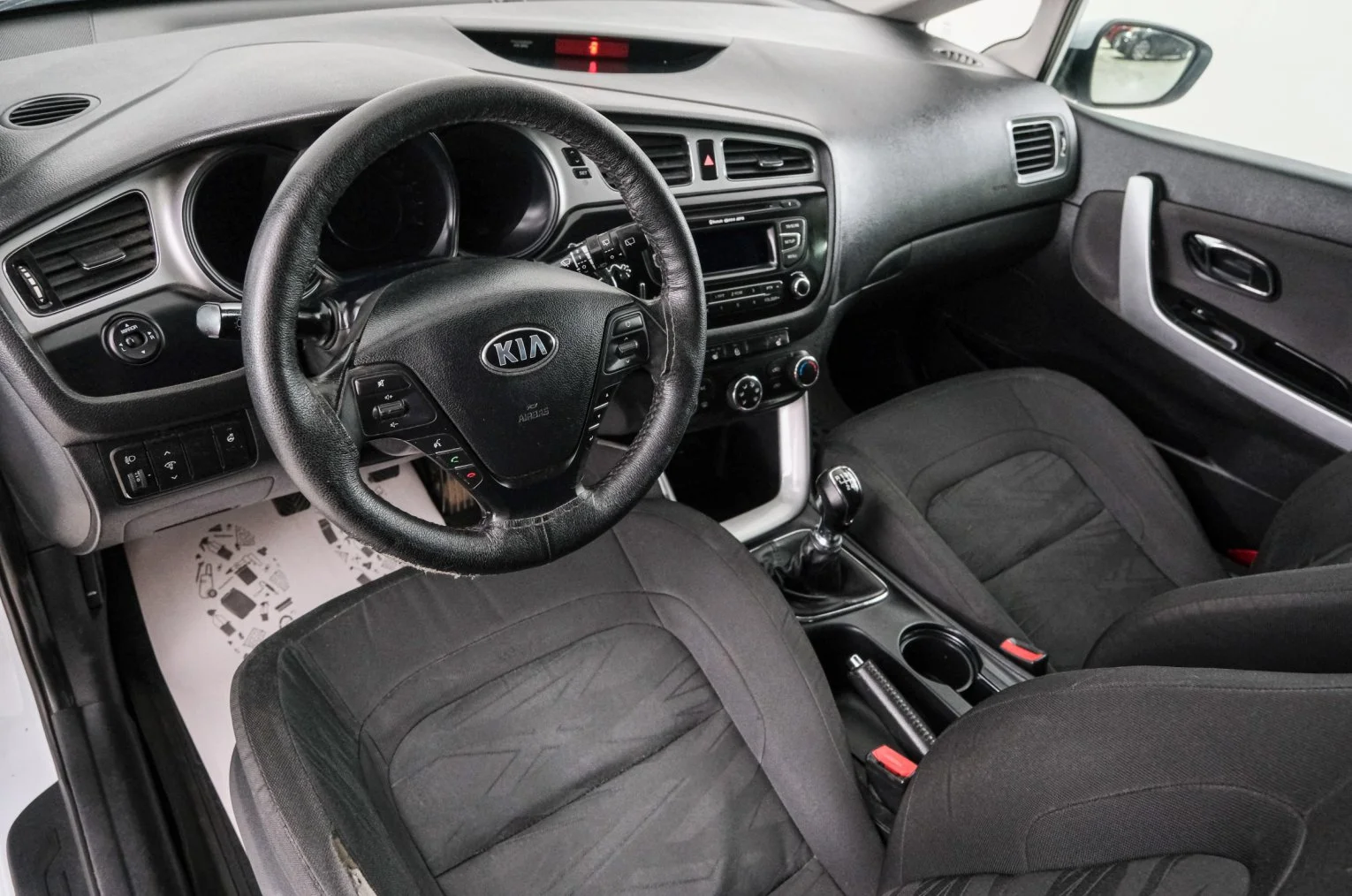 KIA cee'd 8 из 20