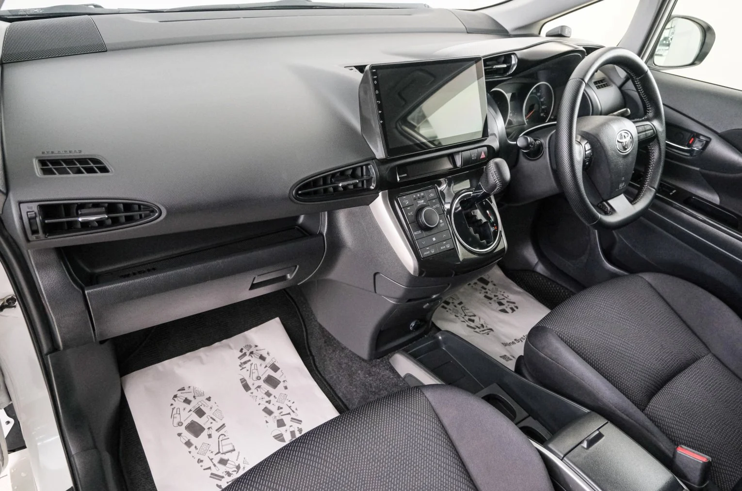 Toyota Wish 12 из 22