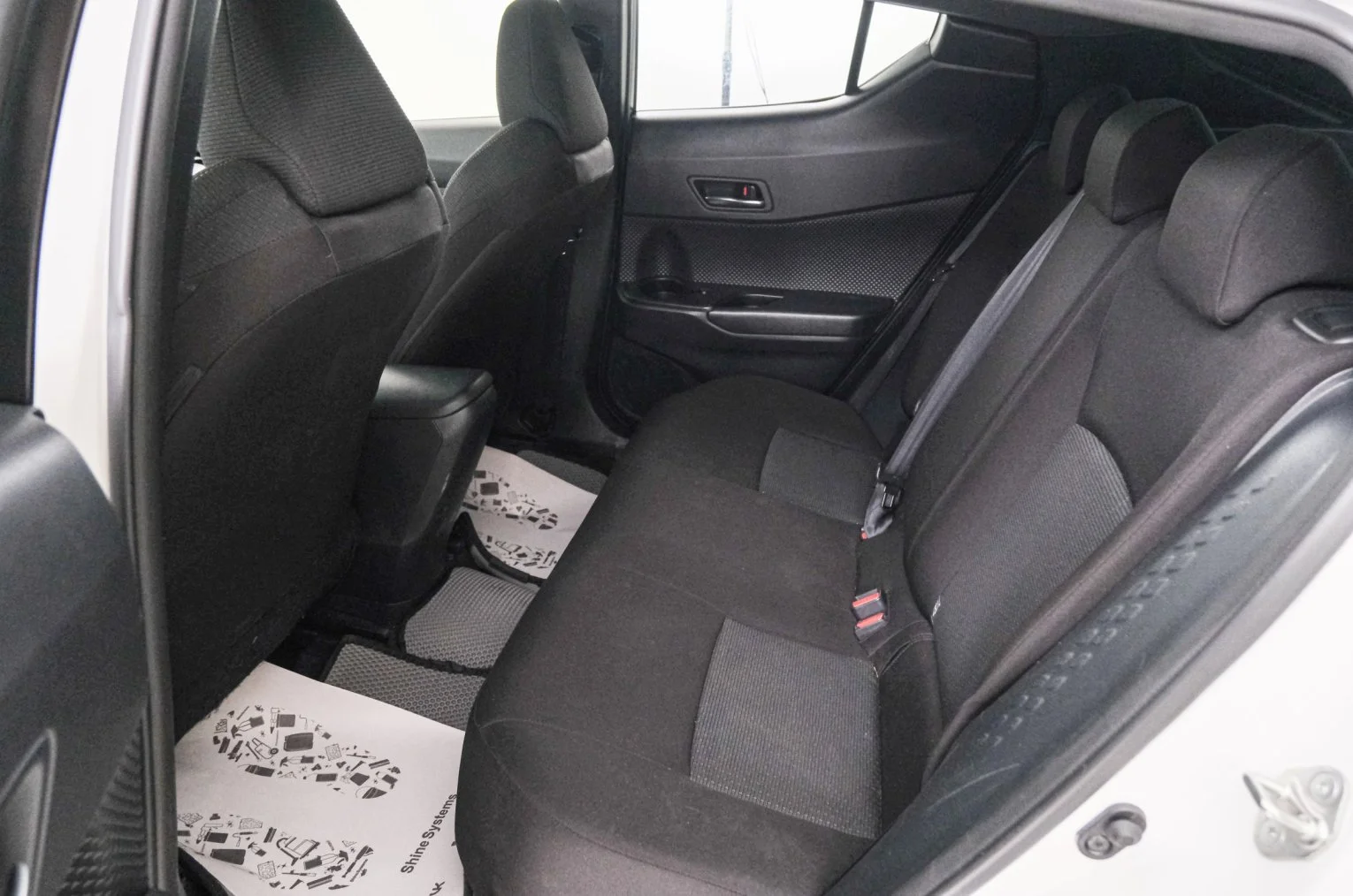 Toyota C-HR 19 из 21